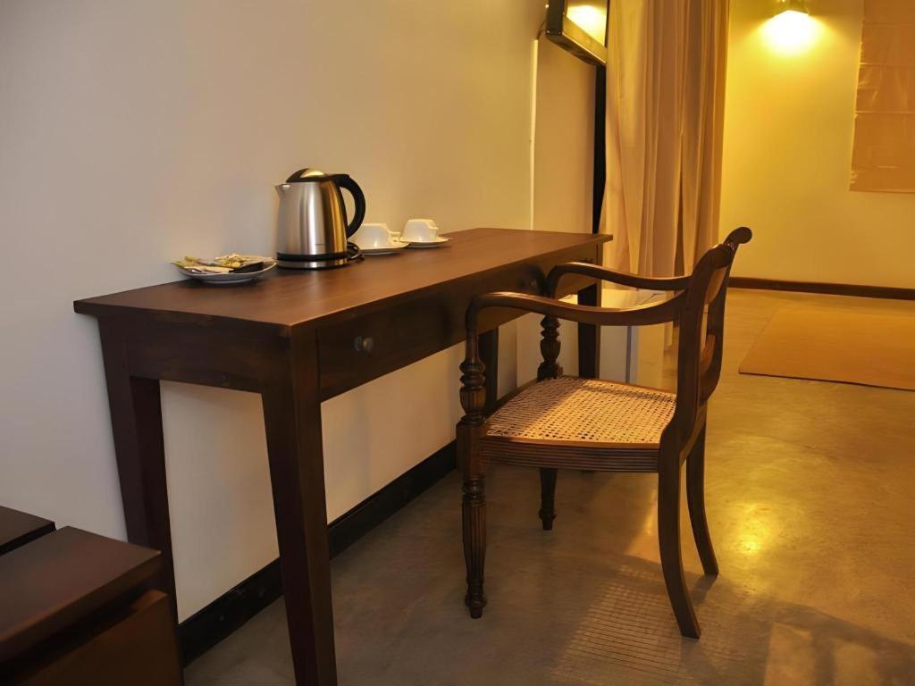 Roman Lake Ayurveda Boutique Resort Ахунгала Екстериор снимка
