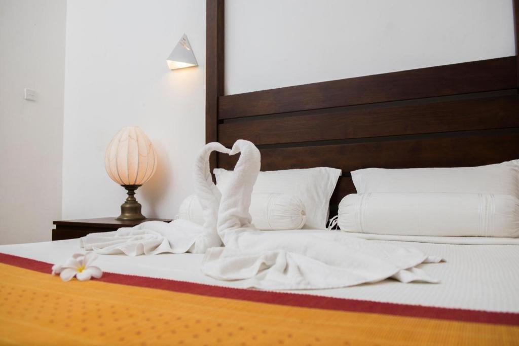 Roman Lake Ayurveda Boutique Resort Ахунгала Екстериор снимка
