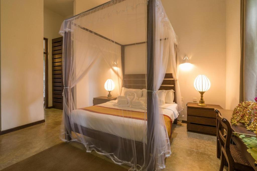 Roman Lake Ayurveda Boutique Resort Ахунгала Екстериор снимка