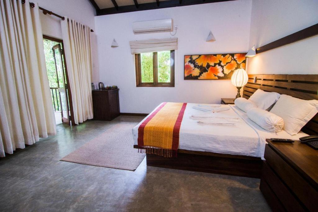 Roman Lake Ayurveda Boutique Resort Ахунгала Екстериор снимка