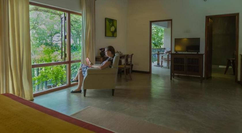 Roman Lake Ayurveda Boutique Resort Ахунгала Екстериор снимка