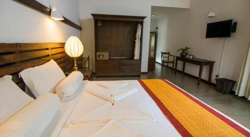 Roman Lake Ayurveda Boutique Resort Ахунгала Екстериор снимка
