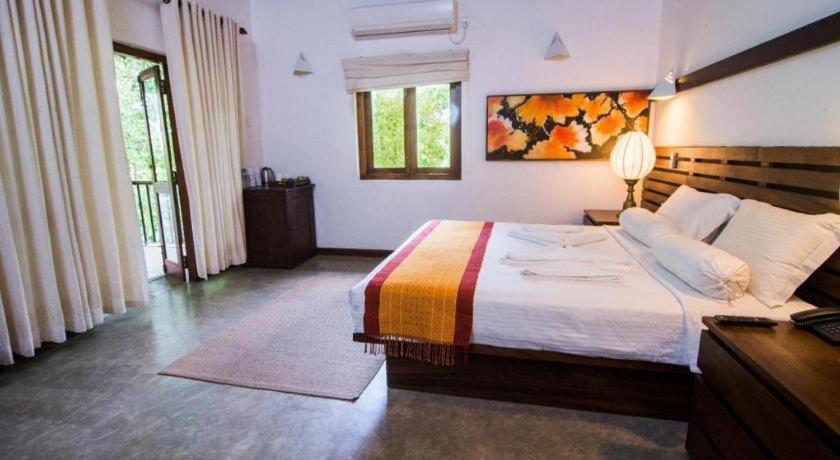 Roman Lake Ayurveda Boutique Resort Ахунгала Екстериор снимка